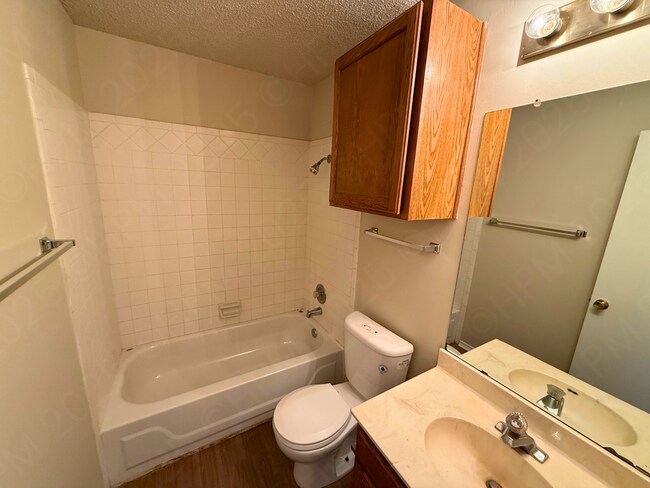 Building Photo - Move-In Special. ½ off the first full month's rent with a 12-month lease.