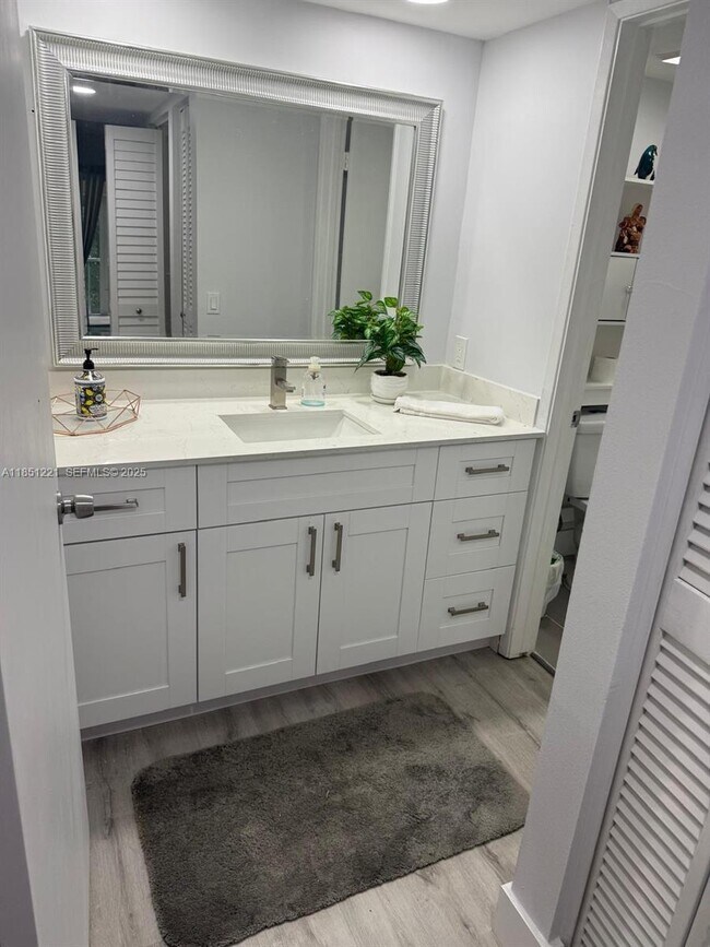 Building Photo - 1102 Bahama Bend