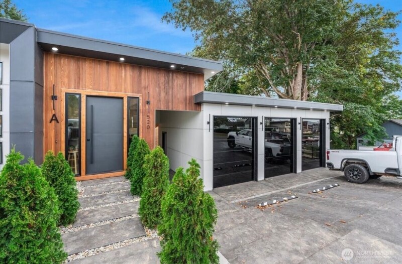 Building Photo - 520 Columbia St