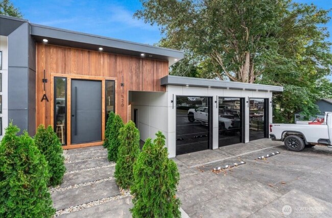 Building Photo - 520 Columbia St