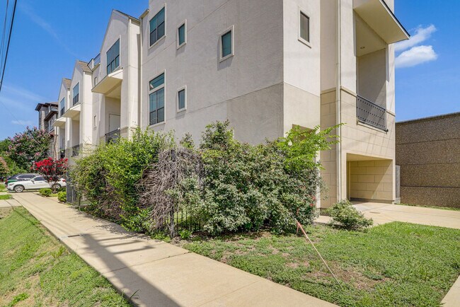 Building Photo - 1613 Bonner St