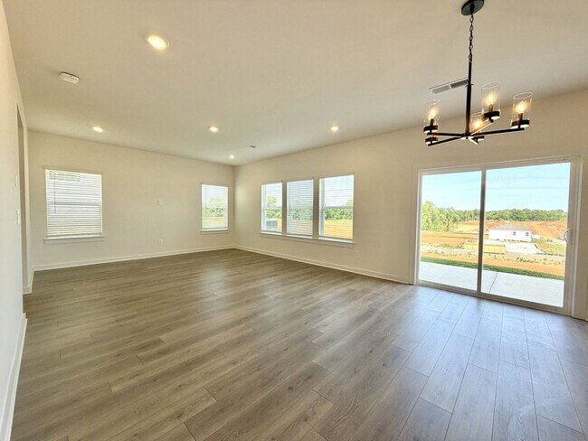 Building Photo - 2372 Meadowwood Dr