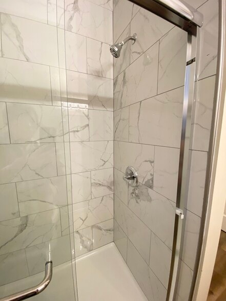 Building Photo - 1372 Neil Ave