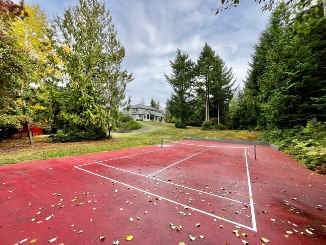 Building Photo - Seabeck Heights Home with Pickle Ball Court!