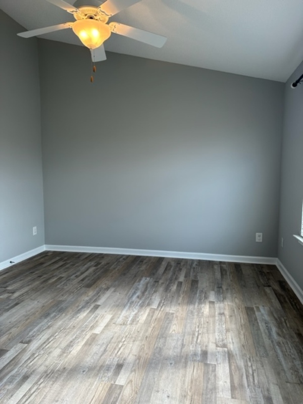 Building Photo - 302 Irvine Ct