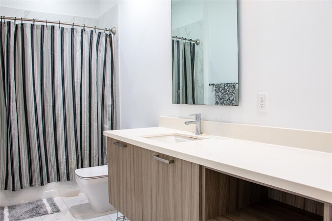 Building Photo - 1025 NE 18th Ave