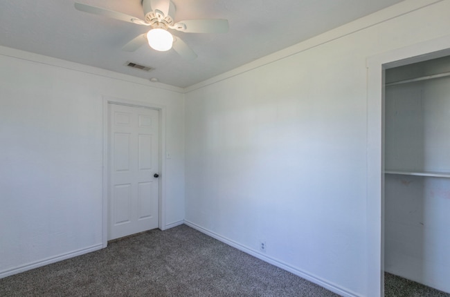 Building Photo - 301 E Dumble St