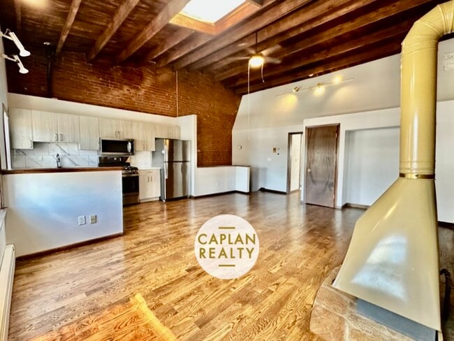 Building Photo - 46 Warren St