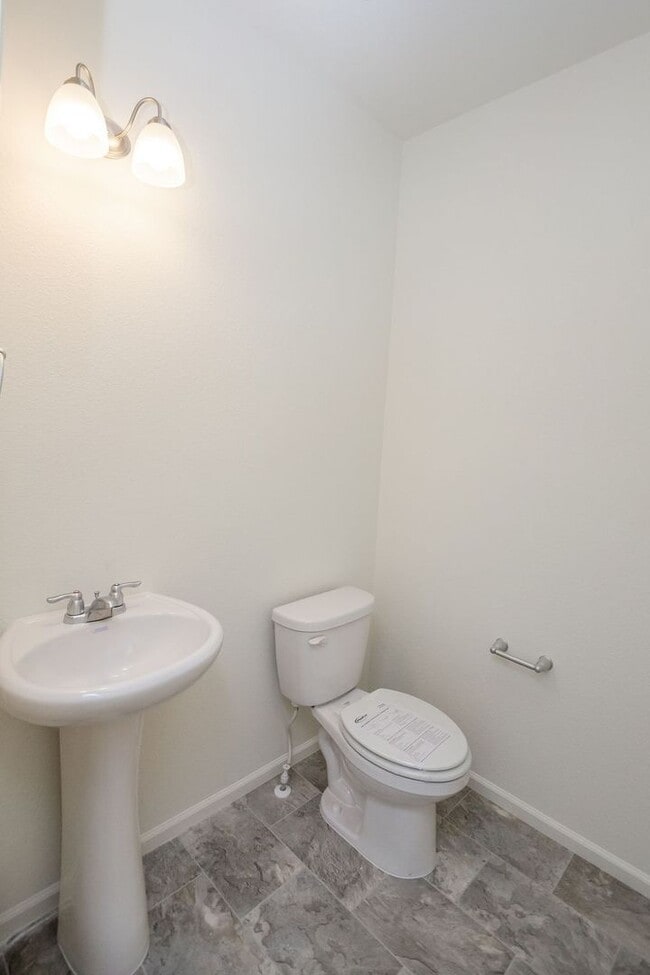 Building Photo - Spacious 4-Bedroom Home with 3-Car Garage & Walk-Out Basement | Prime Living Opportunity