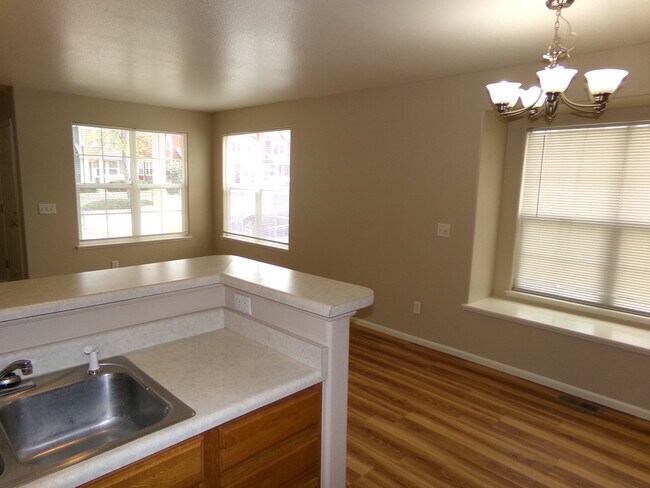 Building Photo - 844 Apex Dr