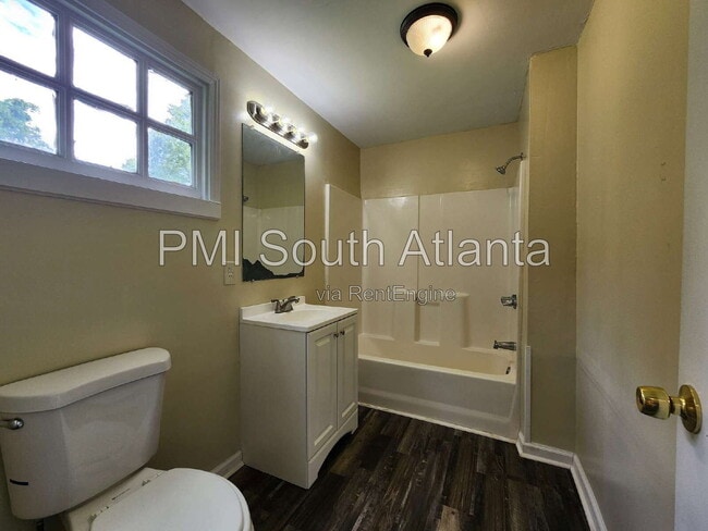 Building Photo - 348 N 17th St