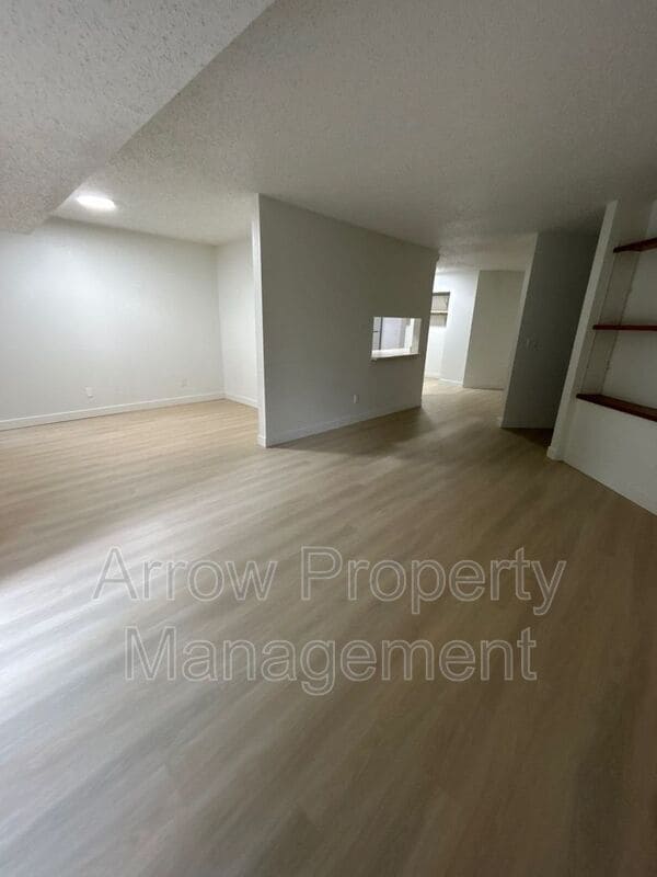 Building Photo - 205 E Arbor Ave