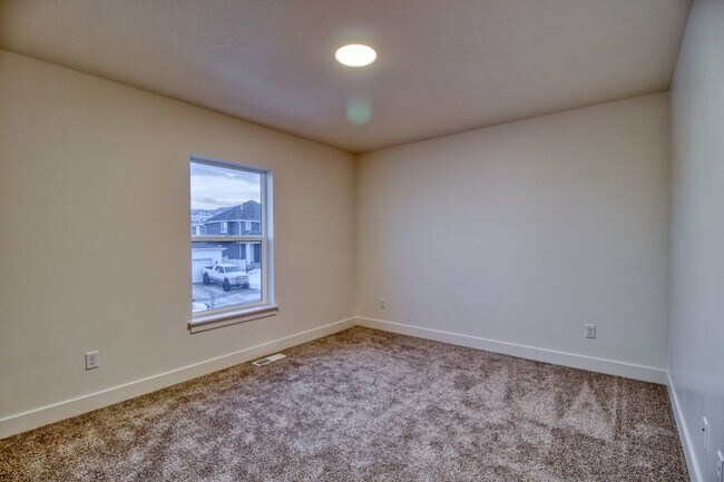 Building Photo - 4735 E Silver Moon Dr