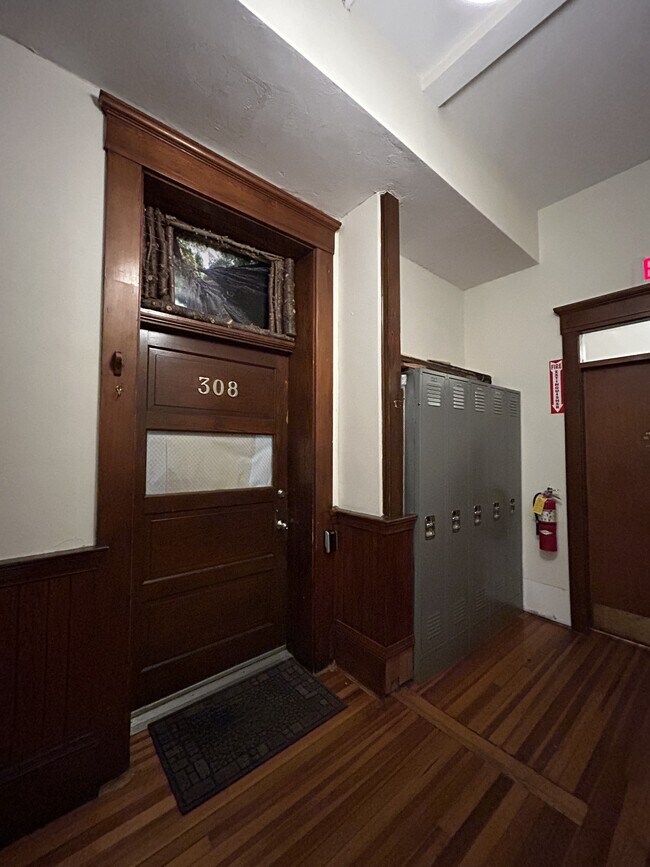 Building Photo - 28 Adams St