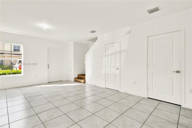 Building Photo - 496 NE 4th Terrace