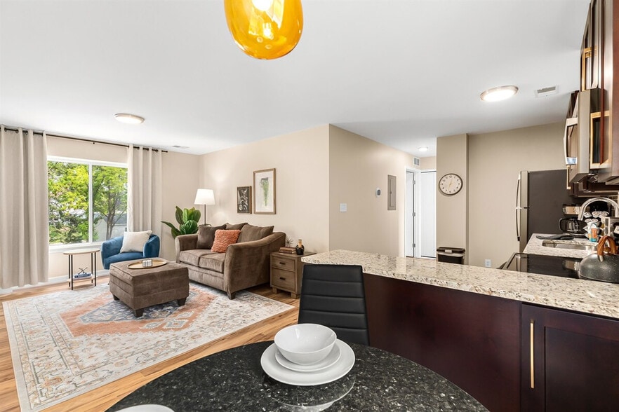 Building Photo - 18443 Sharon Ln