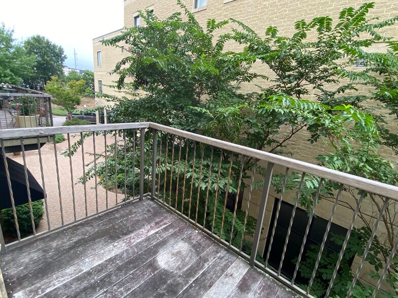 Building Photo - 1221 Bower Pky