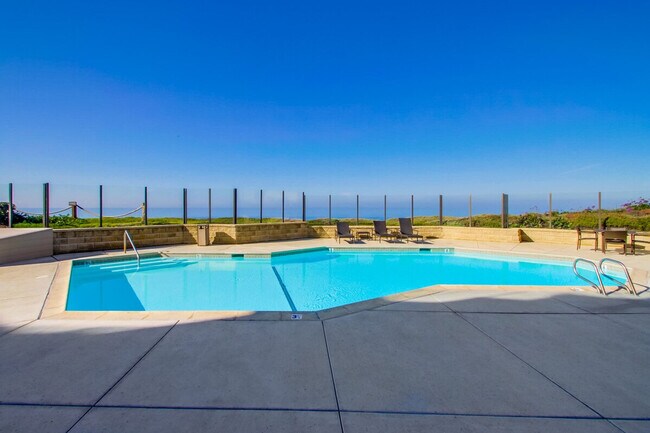 Building Photo - 233 S Helix Ave