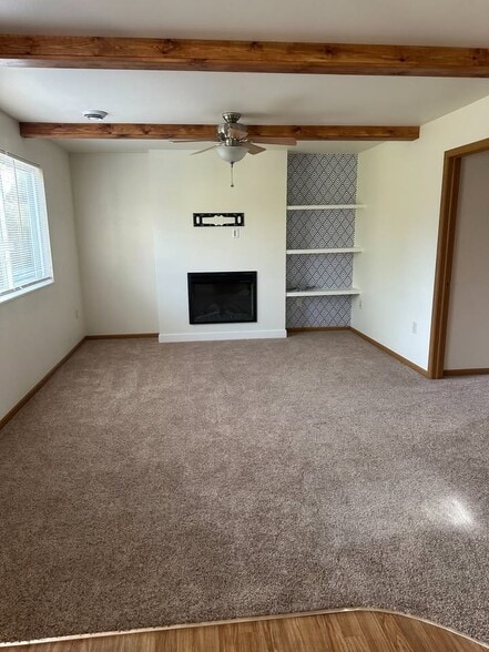 Building Photo - 2810 Willow Dr