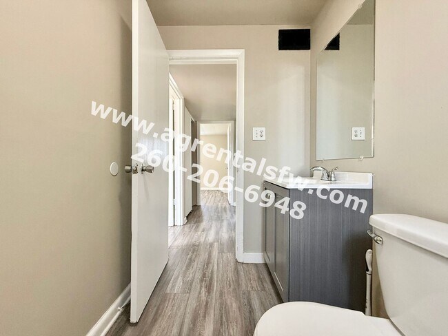 Building Photo - 4729 Northcrest Dr