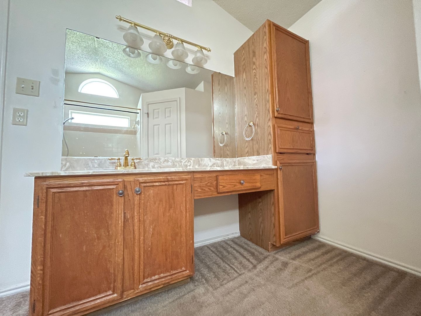 Building Photo - 4714 Mesa Dr