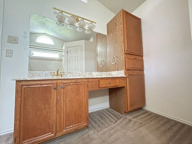 Building Photo - 4714 Mesa Dr
