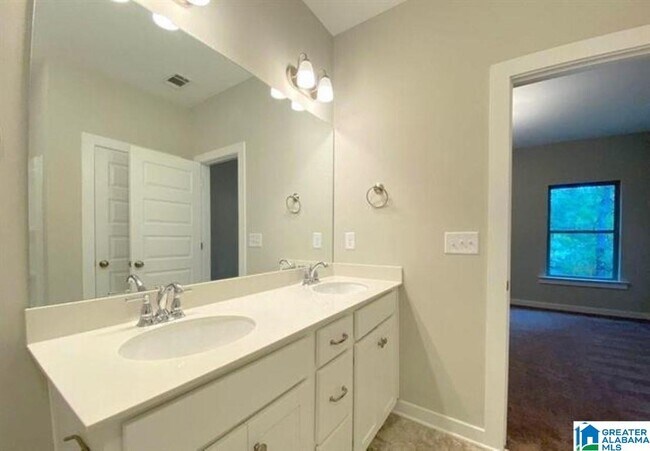 Building Photo - 45 Wolf Ln