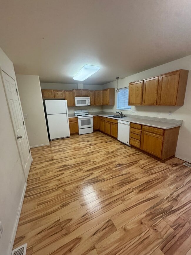 Building Photo - 5222 Leslie St