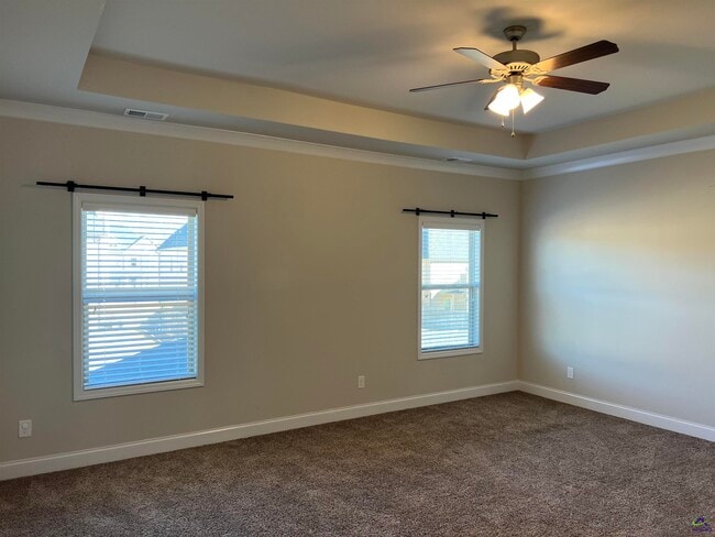 Building Photo - 105 Lacey Oak Ln