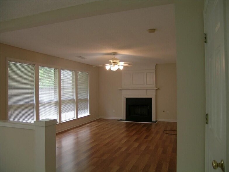 Building Photo - 3674 Kentford Ln