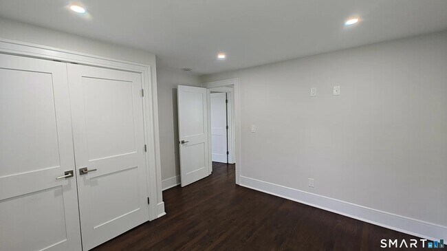 Building Photo - Poe Ct