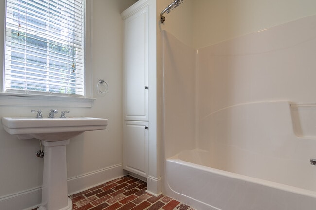 Building Photo - 202 Lagoon Dr