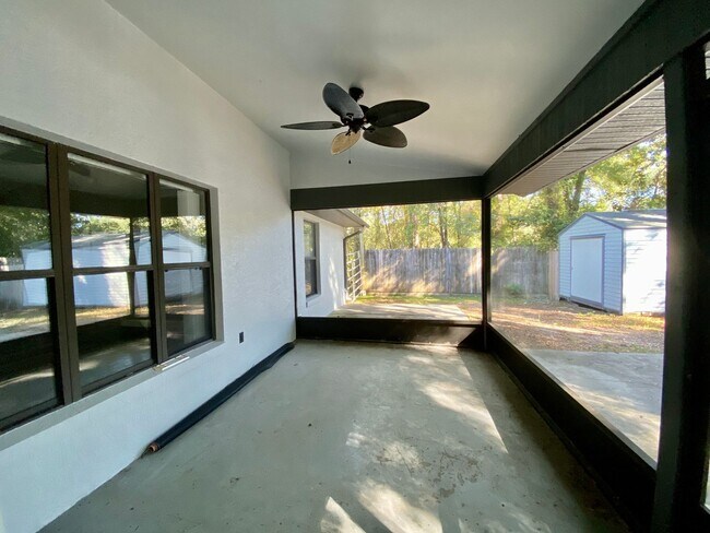 Building Photo - Three bedroom two bathroom Inverness Highlands Home