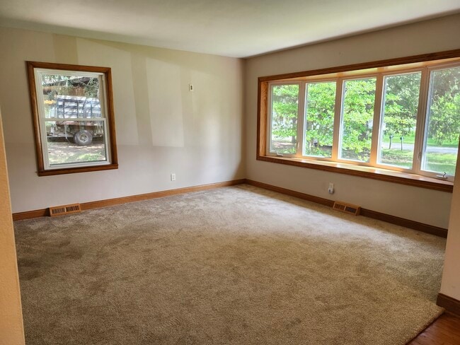 Building Photo - 6618 South Dr