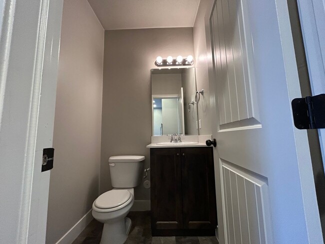 Building Photo - Meadow Crest Home!!!!