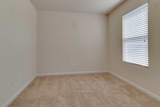 Building Photo - 4 BR/2.5 BA Home - A Rare Rental Between C...