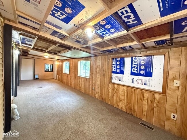 Building Photo - Charming 2 Bed, 2 Bath Home with Water, Sewer and Garbage Paid!