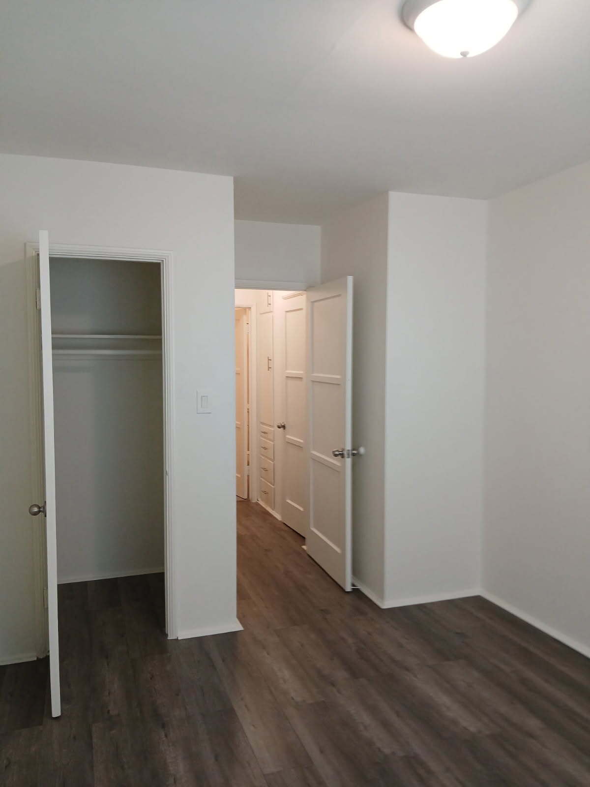 Bedroon closet and hallway entrance - 1728 N Hollywood Way