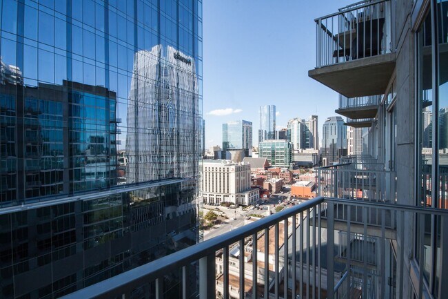 Building Photo - For Rent: Stunning 17th Floor Views of Downtown in the heart of SoBro.