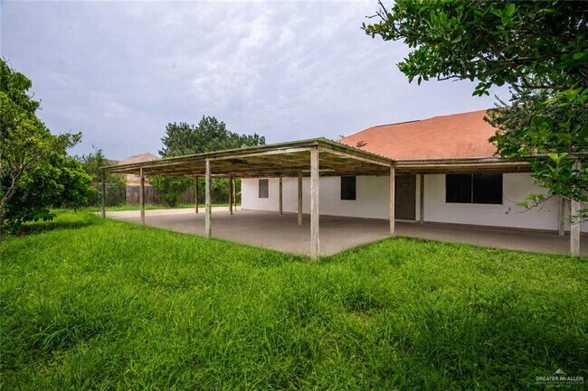 Building Photo - 200 S Bentsen Rd