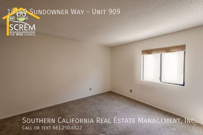 Building Photo - Two Bedroom Condo in Canyon Country