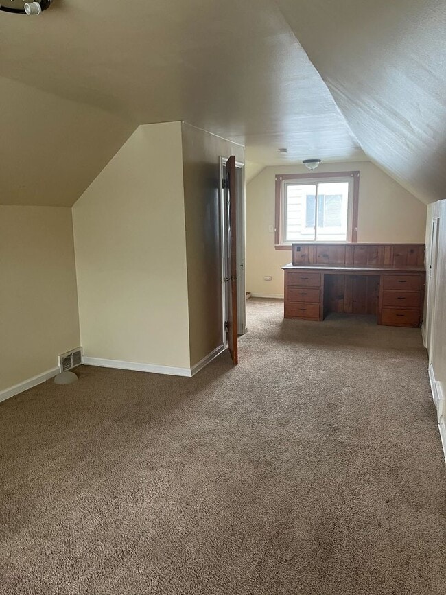 Building Photo - 2 Bedroom Bungalow - $1100