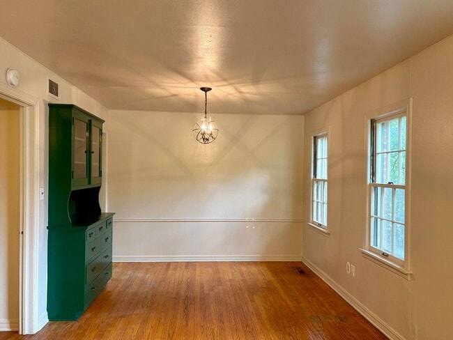 Building Photo - Central OKC Vintage Charm
