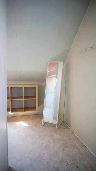 Building Photo - 48 America St