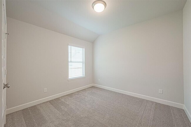 Building Photo - 213 McCrea Ct