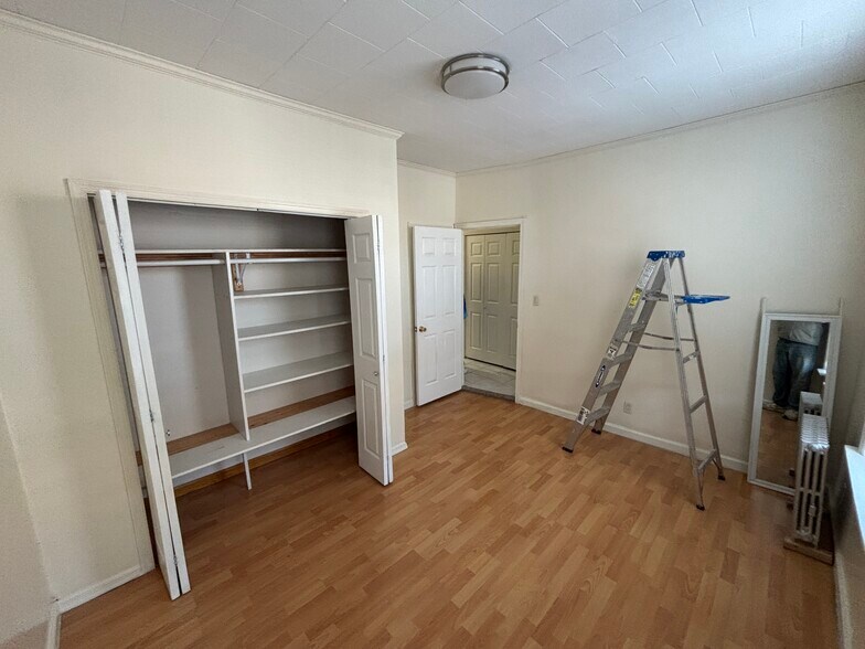 Master Bed - 2333 E 24th St