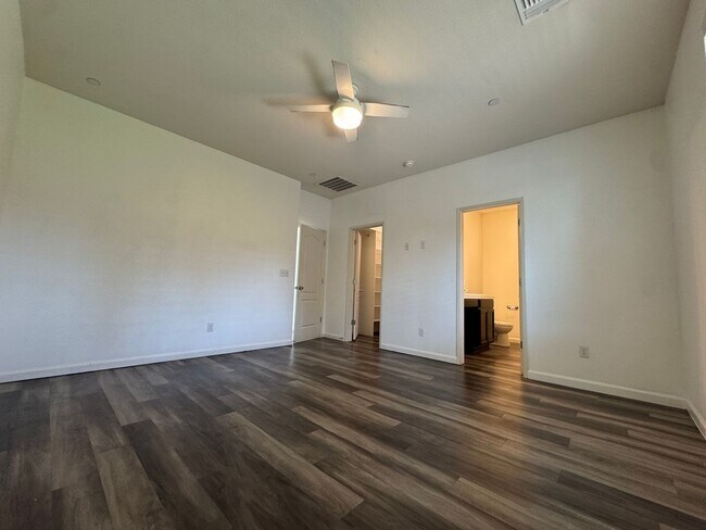 Building Photo - 2469 S Rogers Ln
