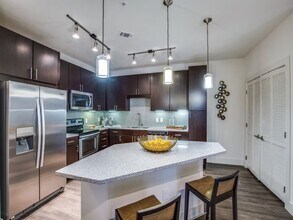 Building Photo - Luxury 1-Bed Home with Designer Finishes!