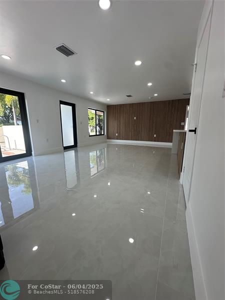 Building Photo - 4101 SW 48th Ct