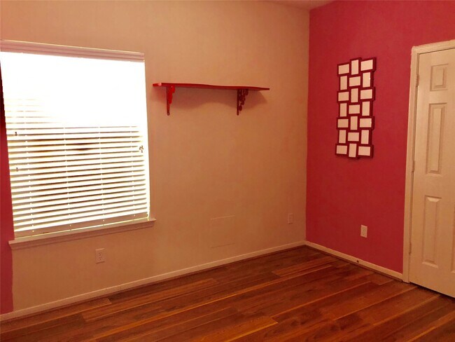 Building Photo - 13113 Sunset Cliff Ct